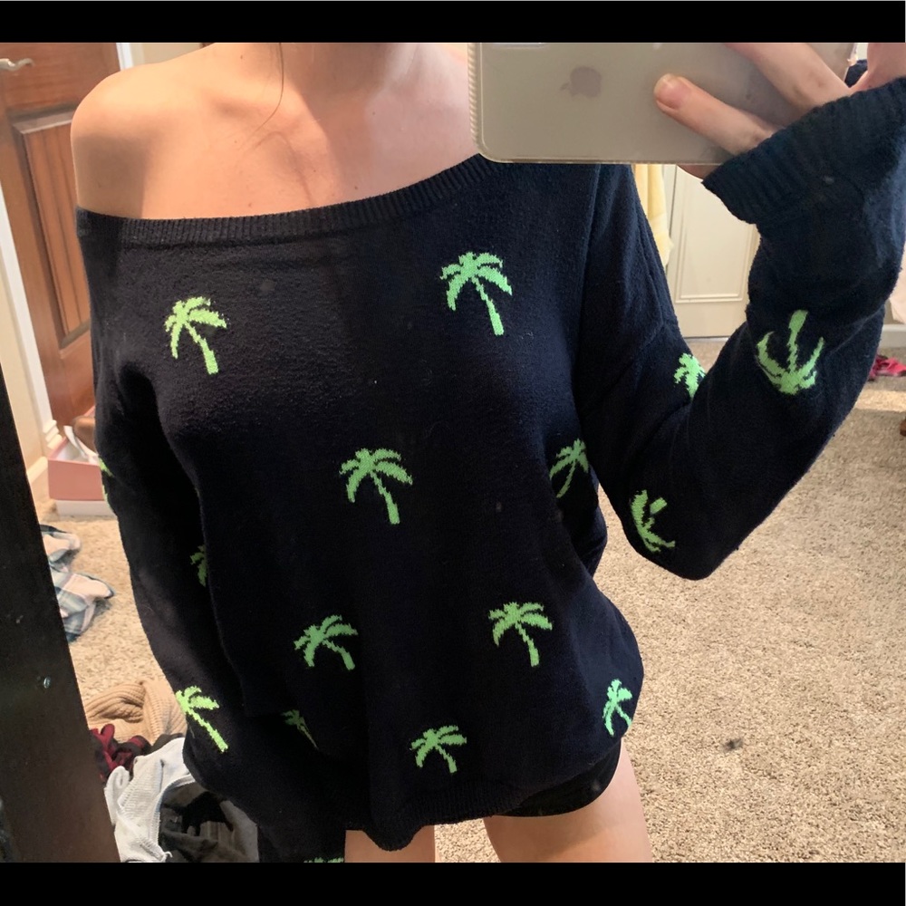 🌴🌴🌴Cute Hollister palm tree sweater! 🌴🌴🌴